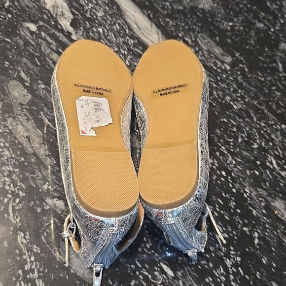 BRAND NEW REPORT METTLE SILVER DISTRESSED WOMEN'S FLAT - Picture 11 of 16
